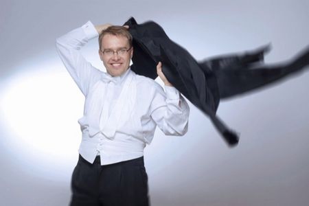 Mihkel Kuetson ist Dirigent