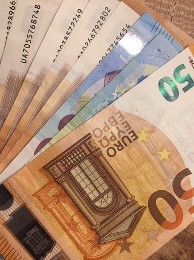 Paare, die den Gang zum Standesamt noch vor dem Jahreswechsel antreten, koennen sich Steuervorteile für das Jahr rueckwirkend sichern