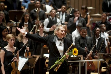 Anders Paulsson gemeinsam mit dem MIAGI Youth Orchestra