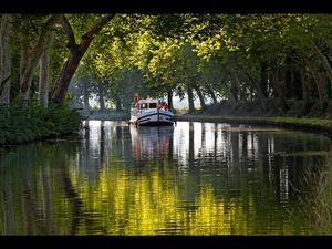 Ab Négra fuehrt die Reise in Richtung Toulouse, einer Universitaetsstadt am Wasser Ab Négra fuehrt die Reise in Richtung Toulouse, einer Universitaetsstadt am Wasser