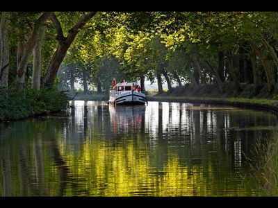 Ab Négra fuehrt die Reise in Richtung Toulouse, einer Universitaetsstadt am Wasser