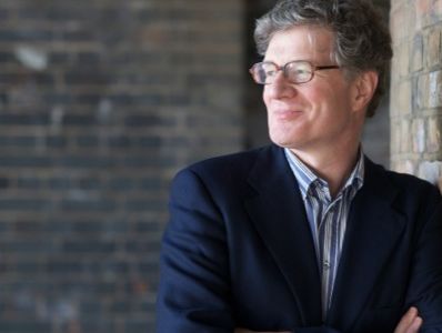 Roger Willemensen gibt mit dem Sinfonieorchester Wuppertal ein Konzert