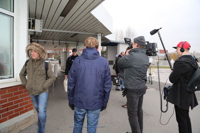 Presse versucht Interviews von Opelanern zu erhalten