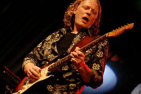 Der britische Gitarrist und Sänger Matt Schofield ist längst aus dem Status des absoluten Geheimtipps herausgewachsen. Das renommierte Magazin Guitar & Bass aus England wählte Matt Schofield unter die Top-10 Gitarristen aller Zeiten!