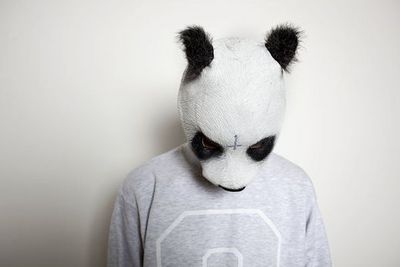 Der Stuttgarter Rapper, Produzent und Designer hat sich mit seiner ganz eigenen musikalischen Vision innerhalb kürzester Zeit zu einem der wichtigsten Künstler des Landes entwickelt. Der Stuttgarter Rapper, Produzent und Designer hat sich mit seiner ganz eigenen musikalischen Vision innerhalb kürzester Zeit zu einem der wichtigsten Künstler des Landes entwickelt.