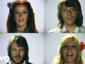 ABBAMANIA THE SHOW ist eine ganz besondere Hommage an Agnetha, Björn, Benny und Anni-Frid und das Phänomen ABBA ABBAMANIA THE SHOW ist eine ganz besondere Hommage an Agnetha, Björn, Benny und Anni-Frid und das Phänomen ABBA