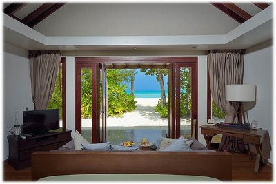 Bungalow am Strand im Atmosphere Kanifushi Maledives