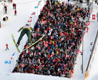 Beim Viessmann FIS Skisprung Weltcup am 21./22. Dezember 2019 in Engelberg treten die weltbesten Adler an der groessten Skisprungschanze der Schweiz an