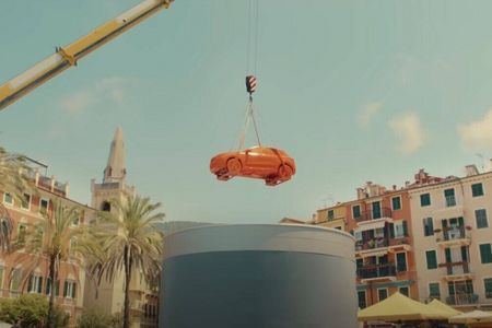 Der einst graue Fiat funkelt nach seinem Farbbad wie ein frischer Aperol Spritz in der Sonne