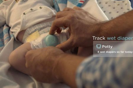 Procter & Gamble Pampers praesentiert die smarte Windel Lumi