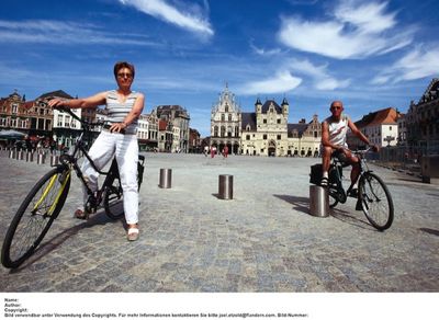 Reisen Flandern Bruessel mit Fahrradfahrern Reisen Flandern Bruessel mit Fahrradfahrern