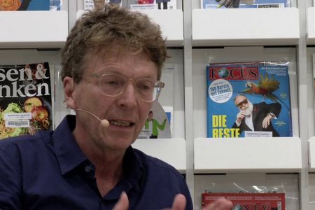 Vier neue Buchbesprechungen von Soenke C. Weiss, es beginnt mit Die Leben der Elena Silber von  Alexander Osang
