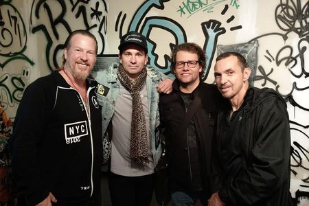 Gregory de la Haba, Danny Minnick, Dirk Geuer, Al Diaz bei der Eroeffnung der Ausstellung von Al Diaz SAMO in Basquiats ehemaligem Atelier in New York