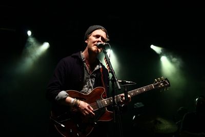 Glen Hansard gibt Konzert beim Rolling Stone Weekender Festival