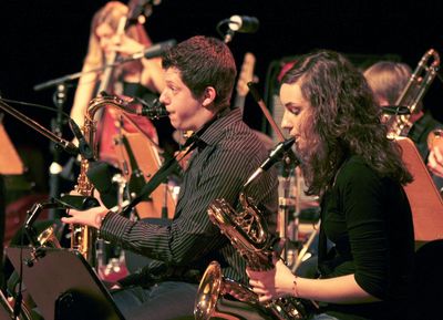 Die Workshopband geht aus dem Hessischen Schulbigband-Wettbewerb hervor, den die hr-Bigband alle zwei Jahre ausrichtet. "Freundschaftsspiel"
