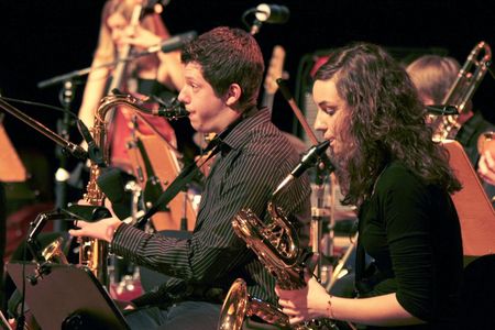 Die Workshopband geht aus dem Hessischen Schulbigband-Wettbewerb hervor, den die hr-Bigband alle zwei Jahre ausrichtet. "Freundschaftsspiel"