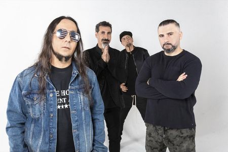 System Of A Down protestiert mit Musik gegen die Bombenangriffe gegen die Zivilbevoelkerung in Arzach