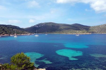 Gaeste des Hotel Bonsol in Illetas aufMallorca erleben die urspruengliche Natur des Schutzgebiets Cabrera im Rahmen eines Tagesausflugs