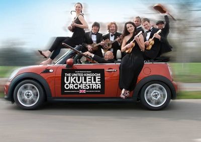 The United Kingdom Ukulele Orchestra TUKUO gibt Konzert in Baden Baden