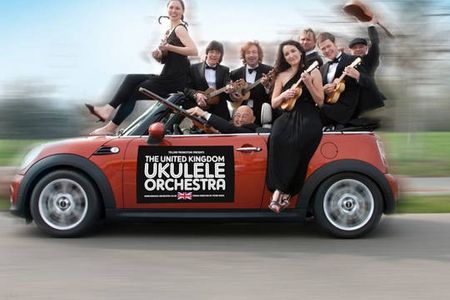 The United Kingdom Ukulele Orchestra TUKUO gibt Konzert in Baden Baden