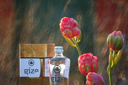 Gize, das Gold-gefilterte Mineralwasser