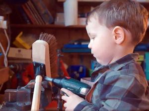 Ein Zweijähriger ist der Star eines Weihnachtsspots auf Twitter teilte Hafod Hardware den Werbeclip Ein Zweijähriger ist der Star eines Weihnachtsspots auf Twitter teilte Hafod Hardware den Werbeclip