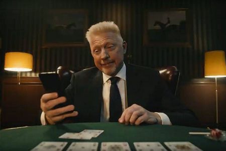 Boris Becker tritt in der Kampagne für Saturn an