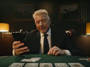 Boris Becker tritt in der Kampagne für Saturn an