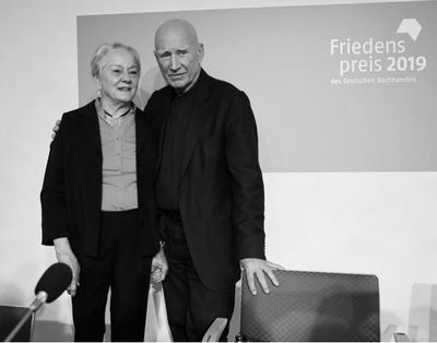 Sebastiao Salgado mit seiner geliebten Frau auf der Buchmesse in Frankfurt