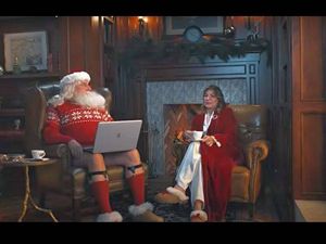 US-Comedian Steve Carell in der Rolle des Weihnachtsmanns im Homeoffice US-Comedian Steve Carell in der Rolle des Weihnachtsmanns im Homeoffice