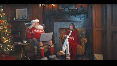 US-Comedian Steve Carell in der Rolle des Weihnachtsmanns im Homeoffice
