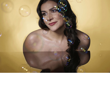 Die italienische Mezzosopranistin Cecilia Bartoli kommt zur ECHO Klassik 2012-Preisverleihung ins Konzerthaus Berlin, die das ZDF am Sonntag, 14. Oktober 2012, 22.00 Uhr, zeitversetzt überträgt.