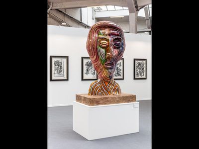 Die 1,90 m hohe handuebermalte Bronzeskulptur von Leon Loewentraut