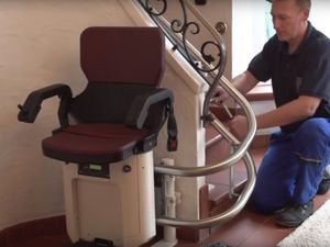 Treppen zum Atelier oder zur Werkstätte sind für die alternden Beine ein zu großes Hindernis