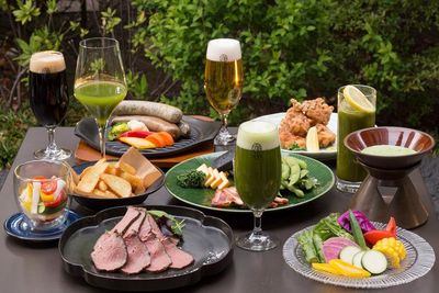 Gerstensaft aus Nippon Abkuehlung in Tokyos Biergaerten