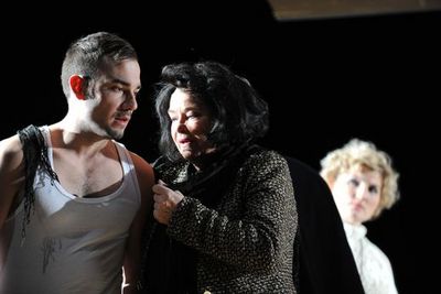 Staatstheater Mainz: Don Carlos - beschreibt Konflikt zwischen Glückssuche des Einzelnen und den Zwängen seiner Umwelt bis zum 30.12.2012