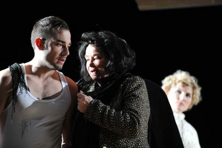 Staatstheater Mainz: Don Carlos - beschreibt Konflikt zwischen Glückssuche des Einzelnen und den Zwängen seiner Umwelt bis zum 30.12.2012