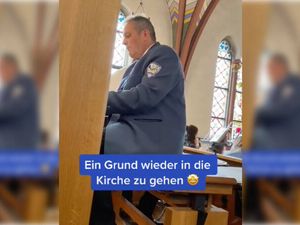 Layla rennt selbst in der Kirche Layla rennt selbst in der Kirche