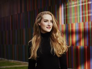 15 000 Euro, Konzertauftritte, Musikfestivals und eine professionelle Produktion in einem Rundfunkstudio, von SWR2 fuer Nicola Hillebrand 15 000 Euro, Konzertauftritte, Musikfestivals und eine professionelle Produktion in einem Rundfunkstudio, von SWR2 fuer Nikola Hillebrand