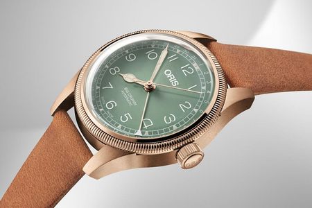 Oris' neue Big Crown Pointer Date in Bronze Version erweckt ein legendaeres Design zu neuem Leben. Gemacht fuer zukunftsorientierte Maenner und Frauen