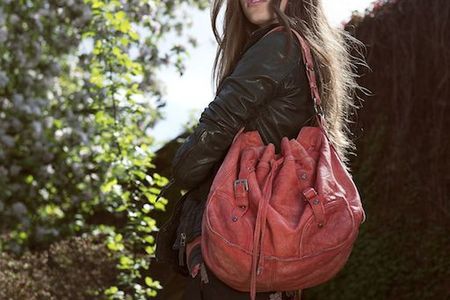 Stil FREDSBRUDER Sommer rotes Leder