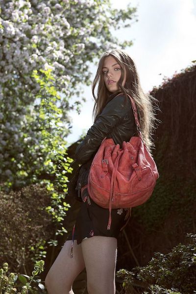 Stil FREDSBRUDER Sommer rotes Leder