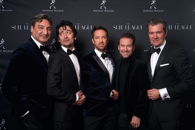Michael Christian Meyer von THE SUIT LEAGUE feiert mit seinen Gaesten den Johnnie Walker Blue Label