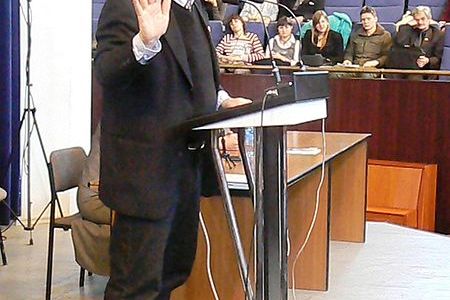 Die VolkswagenStiftung in Hannover lädt 60 Nachwuchstalente aus dem In- und Ausland zu einer Winter School ein (24.11. – 1.12.2012). Der Anlass: Vor 40 Jahren löste die Studie "Die Grenzen des Wachstums" eine weltweite Diskussion aus. Zeit für ein Update. In einer Klausurtagung im niedersächsischen Visselhövede werden die jungen Forscherinnen und Forscher Zukunftsfragen wissenschaftlich neu formulieren – und im Herrenhäuser Symposium "Already Beyond? – 40 Years Limits to Growth" (28.-29.11. in Hannover) kritisch diskutieren, u.a. mit Dennis Meadows, dem Mitverfasser von "Grenzen des Wachstums" ("Limits to Growth").