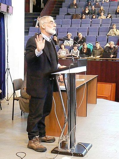 Die VolkswagenStiftung in Hannover lädt 60 Nachwuchstalente aus dem In- und Ausland zu einer Winter School ein (24.11. – 1.12.2012). Der Anlass: Vor 40 Jahren löste die Studie "Die Grenzen des Wachstums" eine weltweite Diskussion aus. Zeit für ein Update. In einer Klausurtagung im niedersächsischen Visselhövede werden die jungen Forscherinnen und Forscher Zukunftsfragen wissenschaftlich neu formulieren – und im Herrenhäuser Symposium "Already Beyond? – 40 Years Limits to Growth" (28.-29.11. in Hannover) kritisch diskutieren, u.a. mit Dennis Meadows, dem Mitverfasser von "Grenzen des Wachstums" ("Limits to Growth").