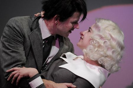 Theater in Wiesbaden: Hitchcocks ,Die 39 Stufen’ bis zum 13.01.2013