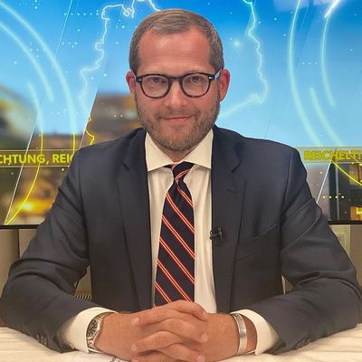 Die beste Zusammenfassung und Kommentierung, die ich bisher gesehen habe, hat Julian Reichelt geliefert