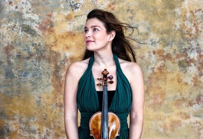 Janine Jansen verzaubert mit ihrem Geigenspiel