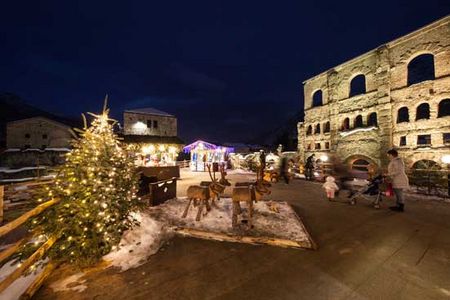 In Aosta eroeffnet der weihnachtliche Adventsmarkt Marché Vert Noël
