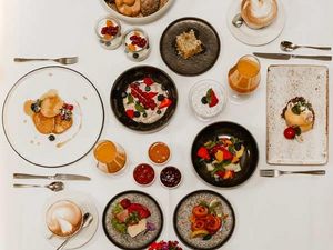 Immer sonntags sowie an den Weihnachtsfeiertagen 2021 genießen Gäste beim „Vier Jahreszeiten Brunch“ im Hotel Vier Jahreszeiten Starnberg wechselnde Spezialitäten Immer sonntags sowie an den Weihnachtsfeiertagen 2021 genießen Gäste beim „Vier Jahreszeiten Brunch“ im Hotel Vier Jahreszeiten Starnberg wechselnde Spezialitäten